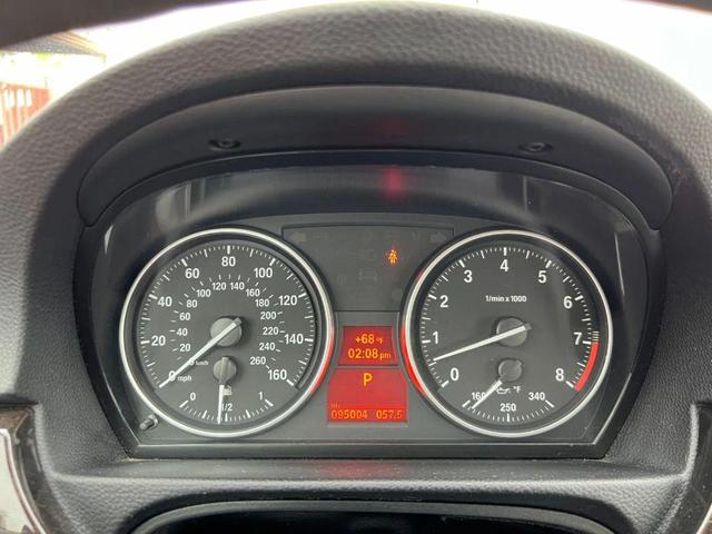 Photo of 2012 White BMW 335