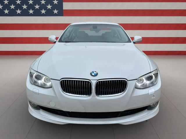 Photo of 2012 White BMW 335