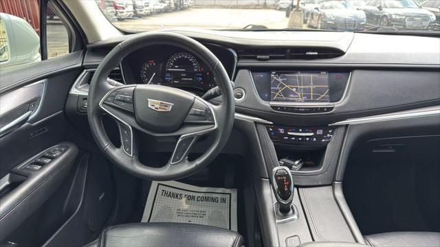 Photo of 2018 Crystal White Tricoat Cadillac XT5