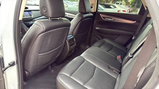 Photo of 2018 Crystal White Tricoat Cadillac XT5