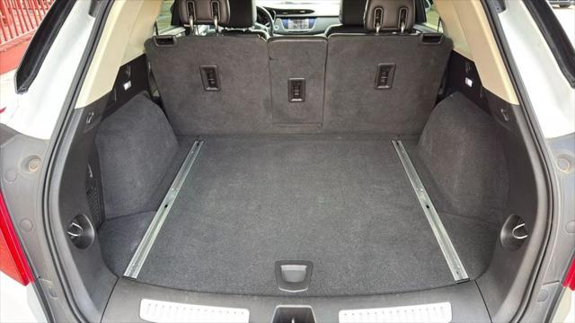 Photo of 2018 Crystal White Tricoat Cadillac XT5