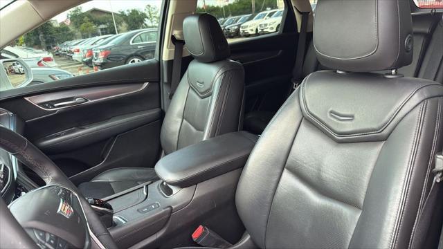 Photo of 2018 Crystal White Tricoat Cadillac XT5