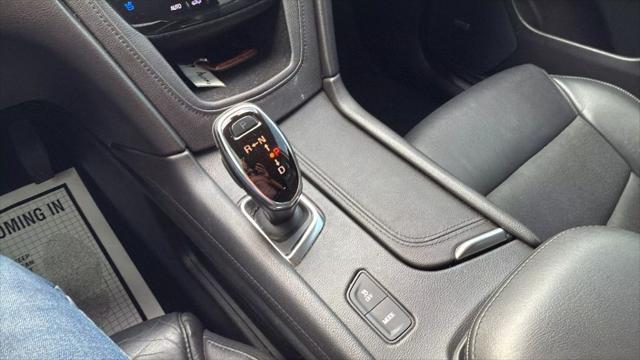 Photo of 2018 Crystal White Tricoat Cadillac XT5
