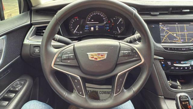Photo of 2018 Crystal White Tricoat Cadillac XT5