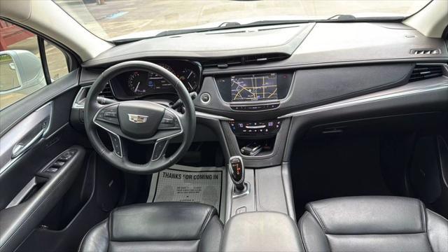 Photo of 2018 Crystal White Tricoat Cadillac XT5