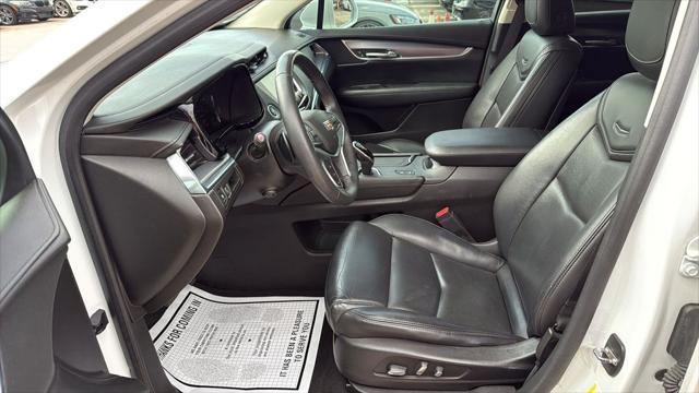 Photo of 2018 Crystal White Tricoat Cadillac XT5