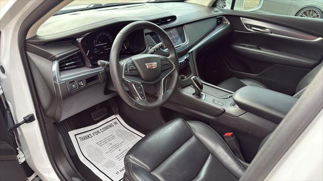 Photo of 2018 Crystal White Tricoat Cadillac XT5