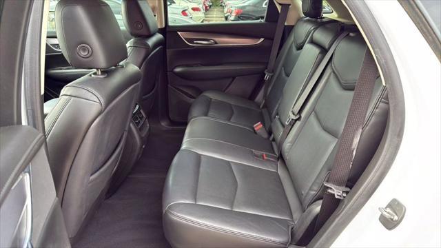 Photo of 2018 Crystal White Tricoat Cadillac XT5