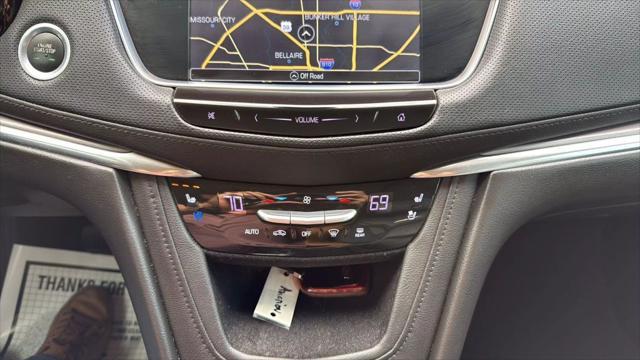 Photo of 2018 Crystal White Tricoat Cadillac XT5