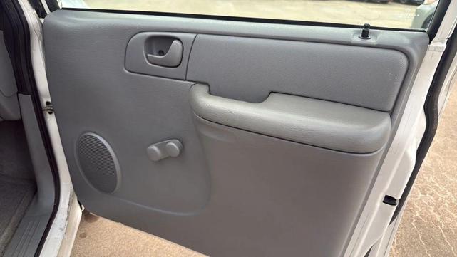 Photo of 2006 Stone White Clearcoat Dodge Grand Caravan