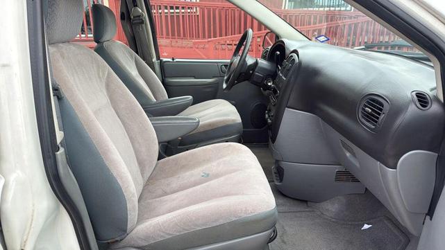 Photo of 2006 Stone White Clearcoat Dodge Grand Caravan