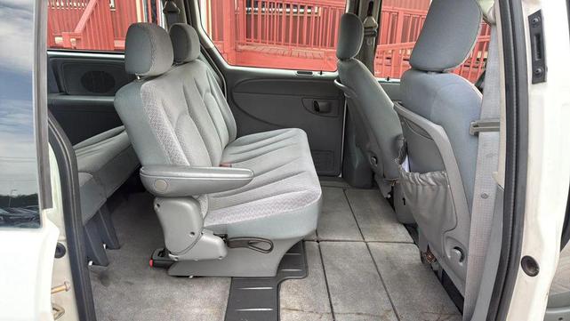 Photo of 2006 Stone White Clearcoat Dodge Grand Caravan