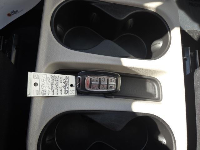 Photo of 2022 Brilliant Black Crystal Pearlcoat Chrysler Voyager