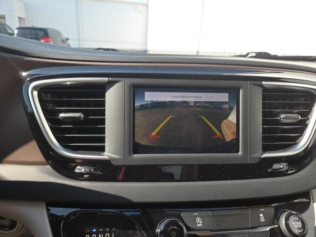 Photo of 2022 Brilliant Black Crystal Pearlcoat Chrysler Voyager
