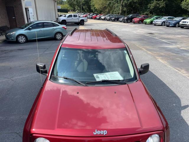 Photo of 2013 Burgundy Jeep Patriot