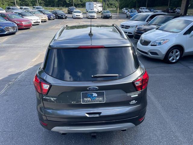 Photo of 2019 Gray Ford Escape