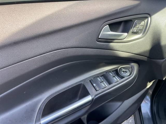 Photo of 2019 Gray Ford Escape