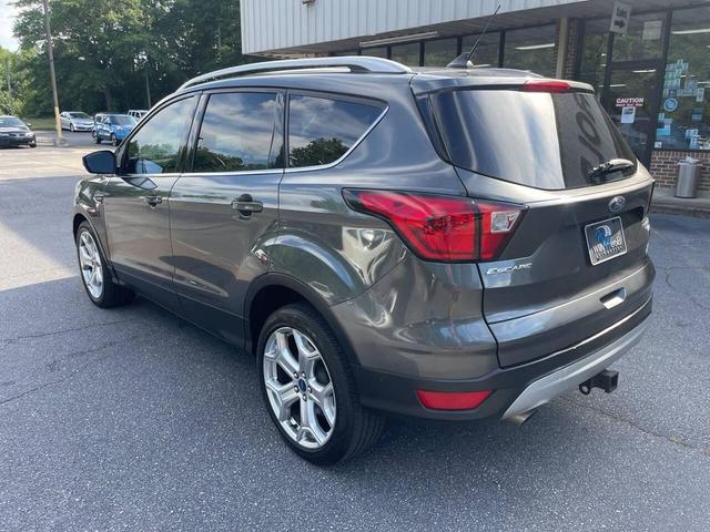 Photo of 2019 Gray Ford Escape