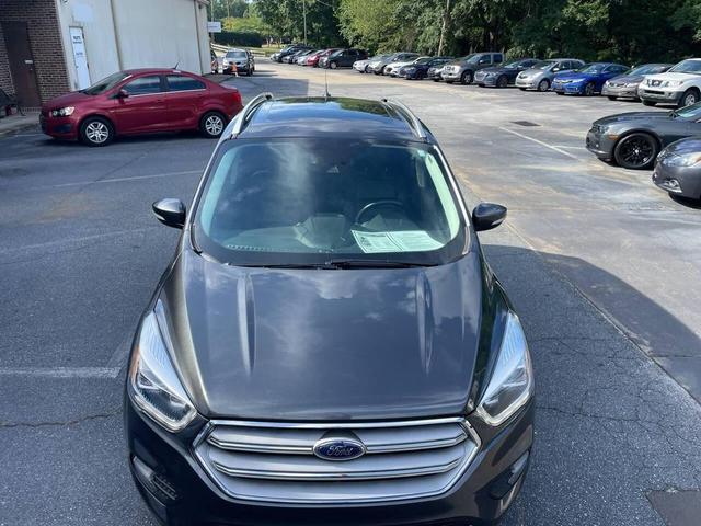 Photo of 2019 Gray Ford Escape