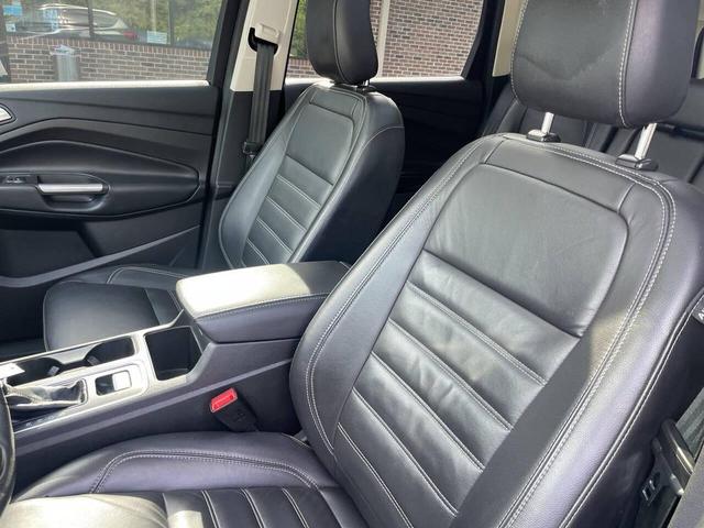 Photo of 2019 Gray Ford Escape