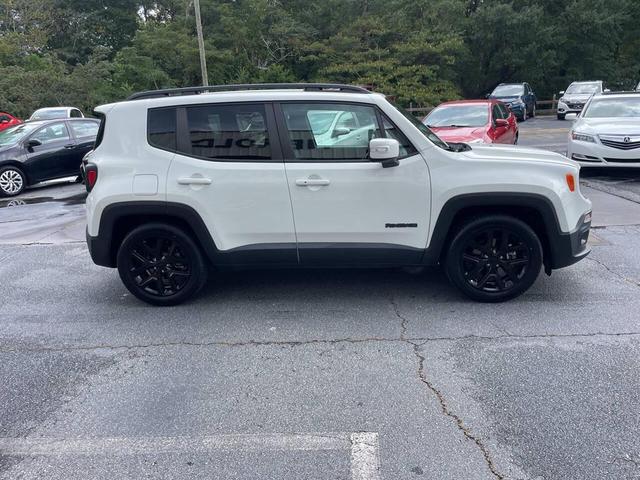 Photo of 2018 White Jeep Renegade