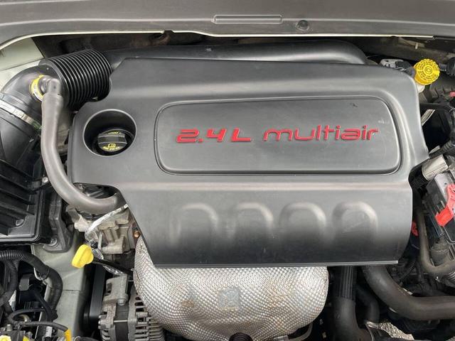 Photo of 2018 White Jeep Renegade