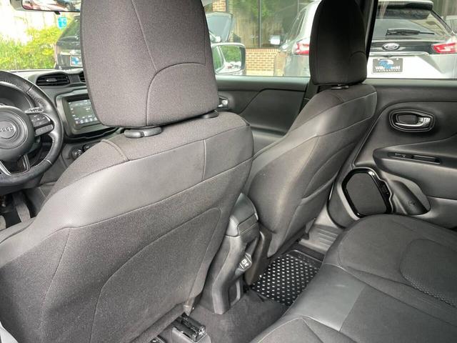 Photo of 2018 White Jeep Renegade