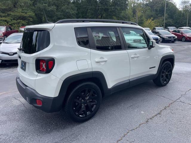 Photo of 2018 White Jeep Renegade
