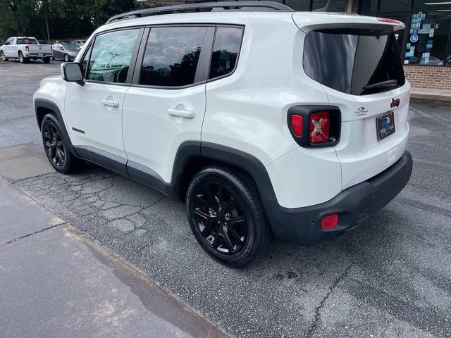 Photo of 2018 White Jeep Renegade