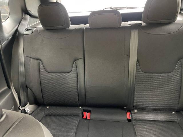 Photo of 2018 White Jeep Renegade