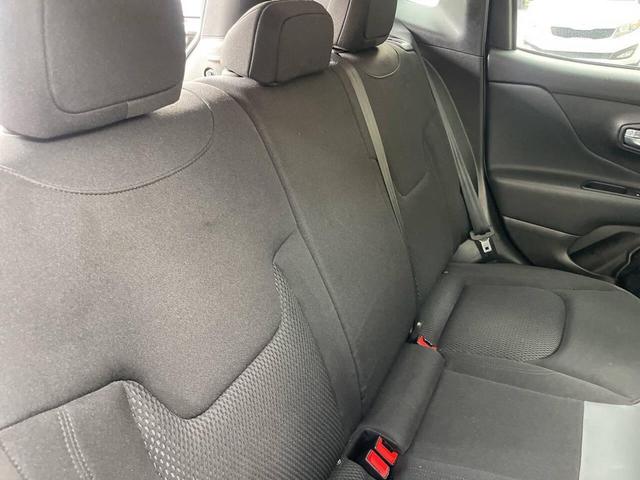 Photo of 2018 White Jeep Renegade