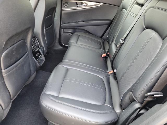 Photo of 2022 Infinite Black Metallic Clearcoat Lincoln Nautilus