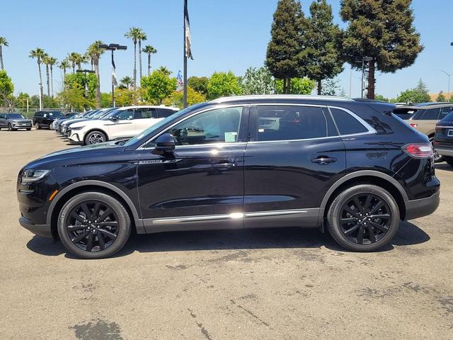 Photo of 2022 Infinite Black Metallic Clearcoat Lincoln Nautilus