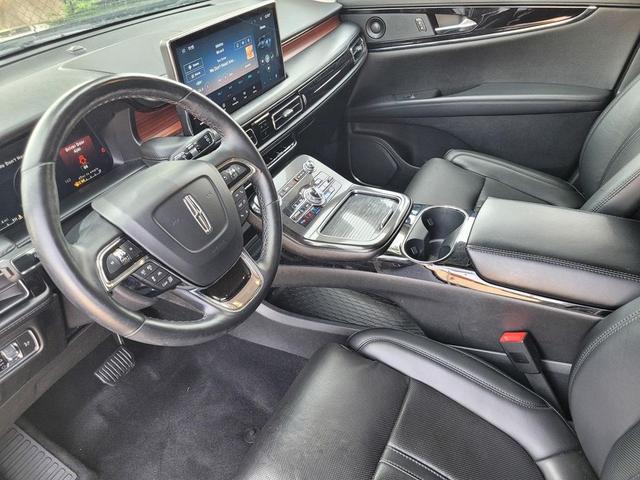 Photo of 2022 Infinite Black Metallic Clearcoat Lincoln Nautilus
