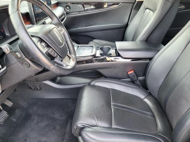 Photo of 2022 Infinite Black Metallic Clearcoat Lincoln Nautilus