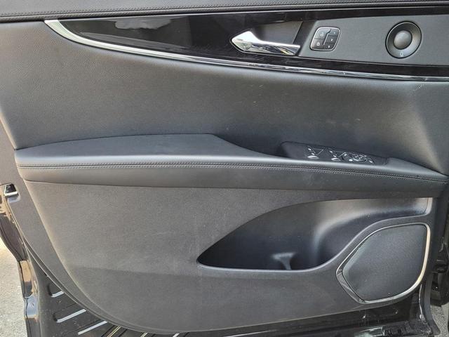 Photo of 2022 Infinite Black Metallic Clearcoat Lincoln Nautilus