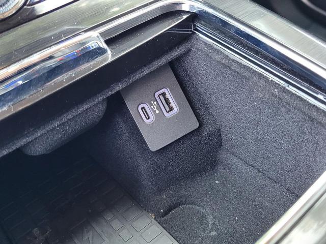 Photo of 2022 Infinite Black Metallic Clearcoat Lincoln Nautilus