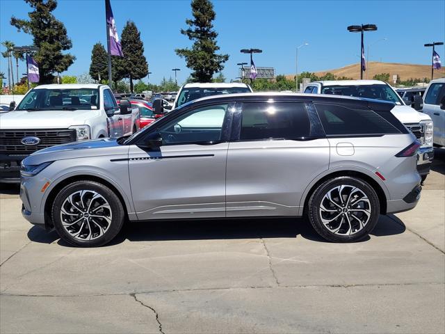 Photo of 2024 Lustrous Gray Metallic Clearcoat Lincoln Nautilus