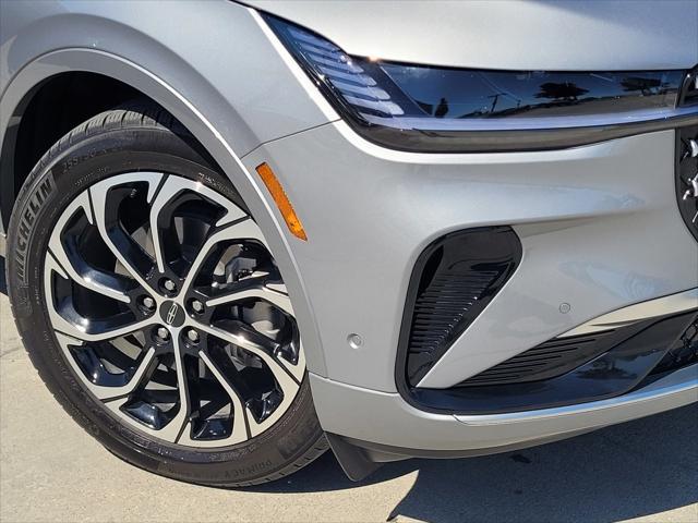 Photo of 2024 Lustrous Gray Metallic Clearcoat Lincoln Nautilus