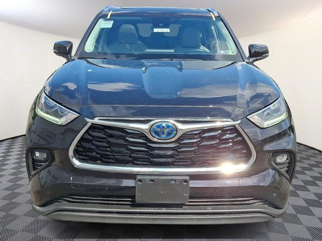 Photo of 2021 Opulent Amber Toyota Highlander Hybrid