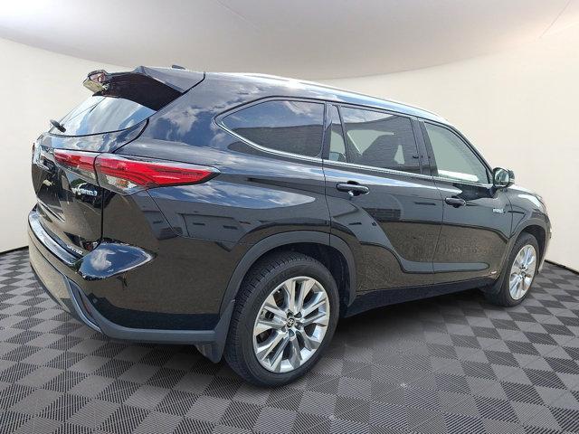 Photo of 2021 Opulent Amber Toyota Highlander Hybrid