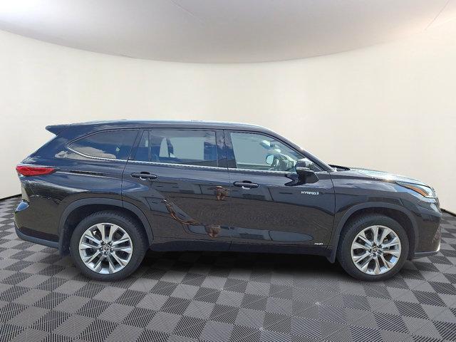Photo of 2021 Opulent Amber Toyota Highlander Hybrid