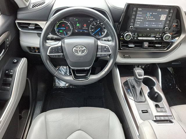 Photo of 2021 Opulent Amber Toyota Highlander Hybrid