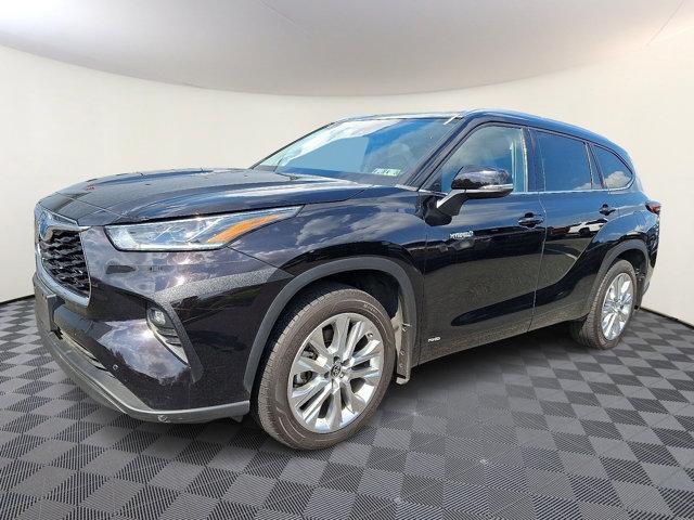 Photo of 2021 Opulent Amber Toyota Highlander Hybrid