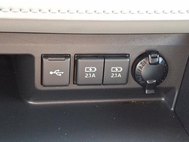 Photo of 2021 Opulent Amber Toyota Highlander Hybrid