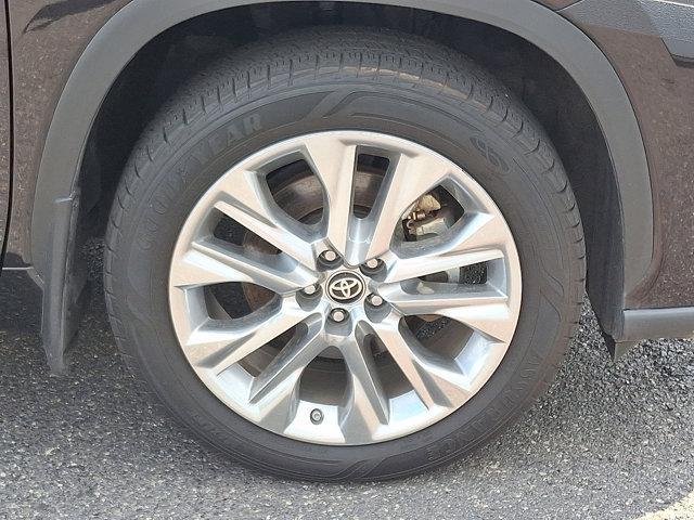 Photo of 2021 Opulent Amber Toyota Highlander Hybrid