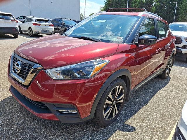 Photo of 2019 Cayenne Red Metallic Nissan Kicks