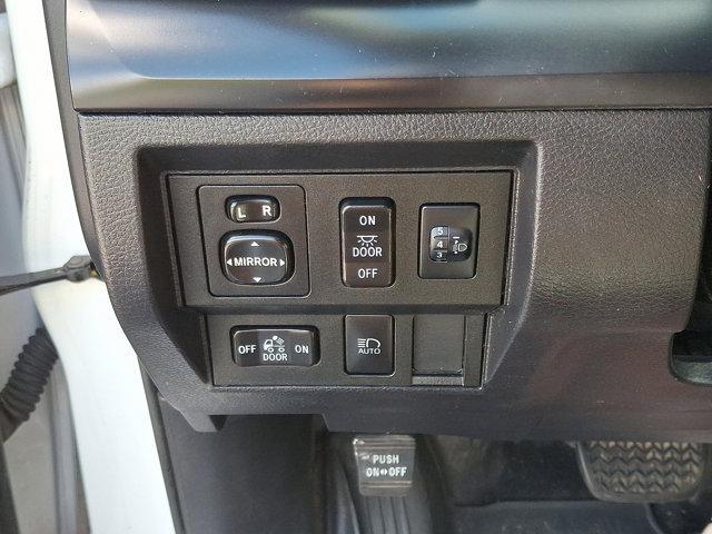 Photo of 2021 Super White Toyota Tundra
