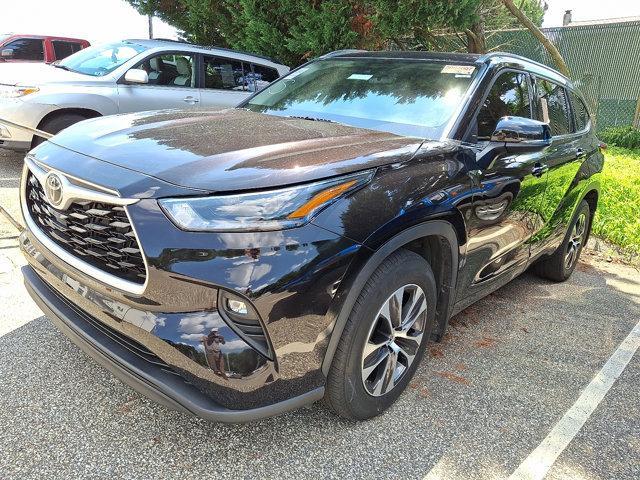 Photo of 2021 Opulent Amber Toyota Highlander