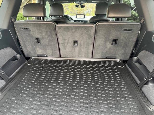 Photo of 2017 Orca Black Metallic Audi Q7